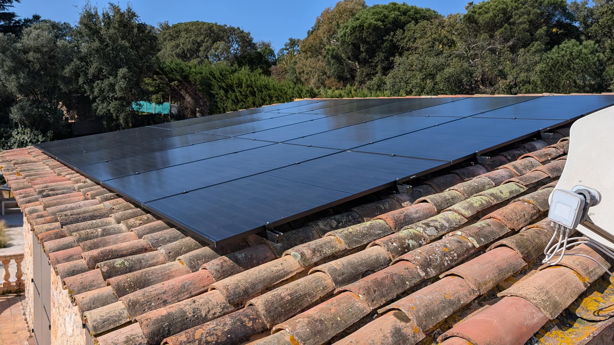 Panneaux full black avec micro-onduleur Enphase Sainte-Maxime